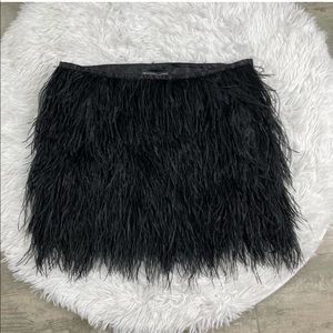 NWT. 100% OSTRICH feather skirt. Size small.
